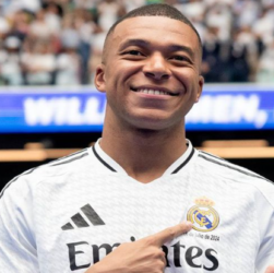 Langsung Ngegas! Kylian Mbappe Bisa Angkat Trofi di Laga Resmi Pertama untuk Real Madrid