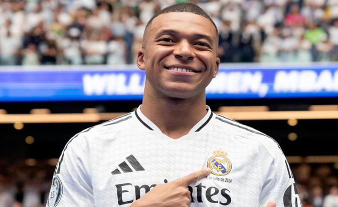 Langsung Ngegas! Kylian Mbappe Bisa Angkat Trofi di Laga Resmi Pertama untuk Real Madrid