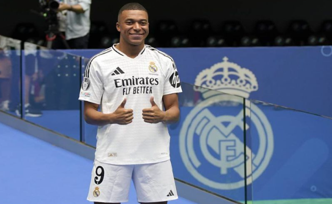 Carlo Ancelotti Janji Akan Temukan Tempat buat Kylian Mbappe di Lini Depan Real Madrid