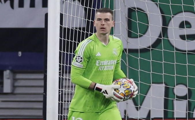 Carlo Ancelotti Pastikan Andriy Lunin Bertahan di Real Madrid