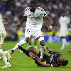 Rudiger Dihukum 6 Laga Usai Lempar Benda ke Wasit, Real Madrid Terus Dilanda Masalah