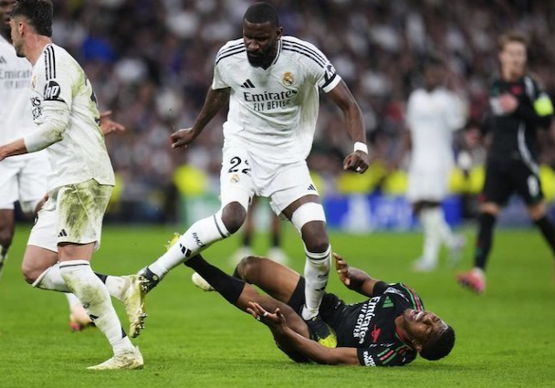 Rudiger Dihukum 6 Laga Usai Lempar Benda ke Wasit, Real Madrid Terus Dilanda Masalah