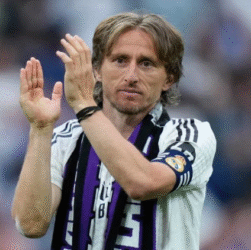Luka Modric Ucapkan Selamat Tinggal, Santiago Bernabeu Banjir Air Mata