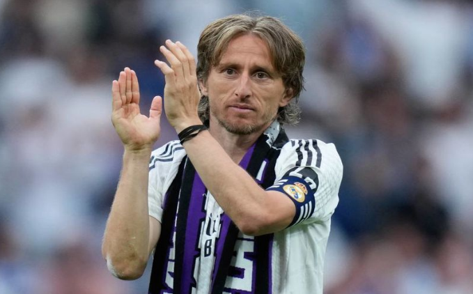 Luka Modric Ucapkan Selamat Tinggal, Santiago Bernabeu Banjir Air Mata
