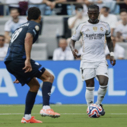 Demi Keseimbangan, Xabi Alonso Soroti Peran Bertahan Vinicius dan Mbappe