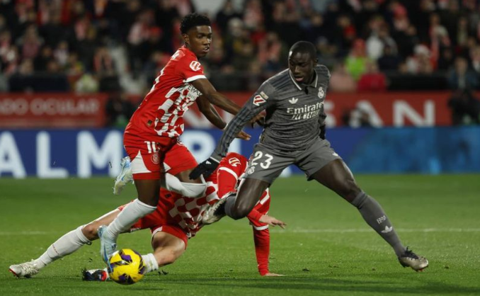 Meski Dijual, Bek Rentan Cedera Real Madrid Ini Tak Dilirik Siapa Pun