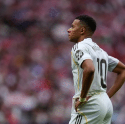 Kylian Mbappe: Pemain dengan Kaki Api, Bebas Bergerak, dan Sangat Berbahaya!